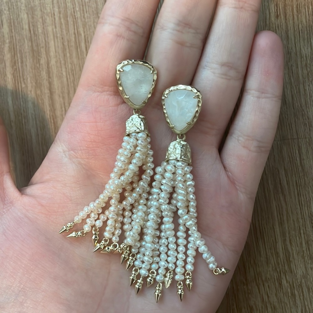 Kendra Scott pearl and gold sample sale tassel earrings
